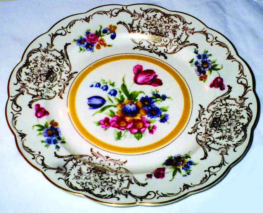 ROB361 Dinner Plate by Royal Bayreuth-1