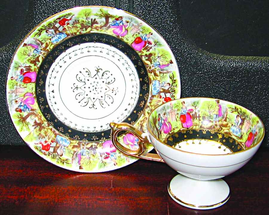 M-4099 Footed Cup & Saucer Set by Royal Carlton-1