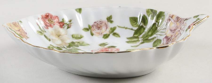 RDV8 (Gold Trim) 7" Leaf Dish by Royal Danube-1