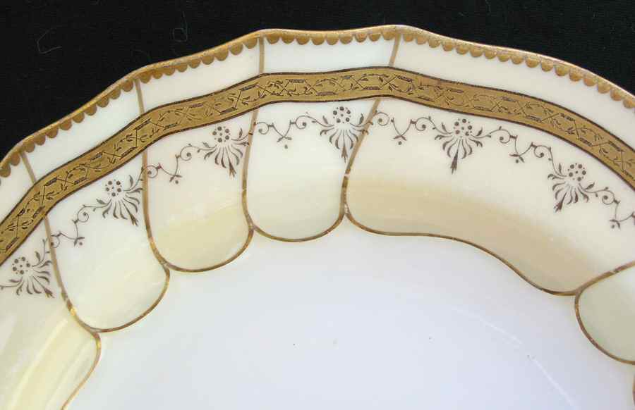 H3815 Dinner Plate by Royal Cauldon-1