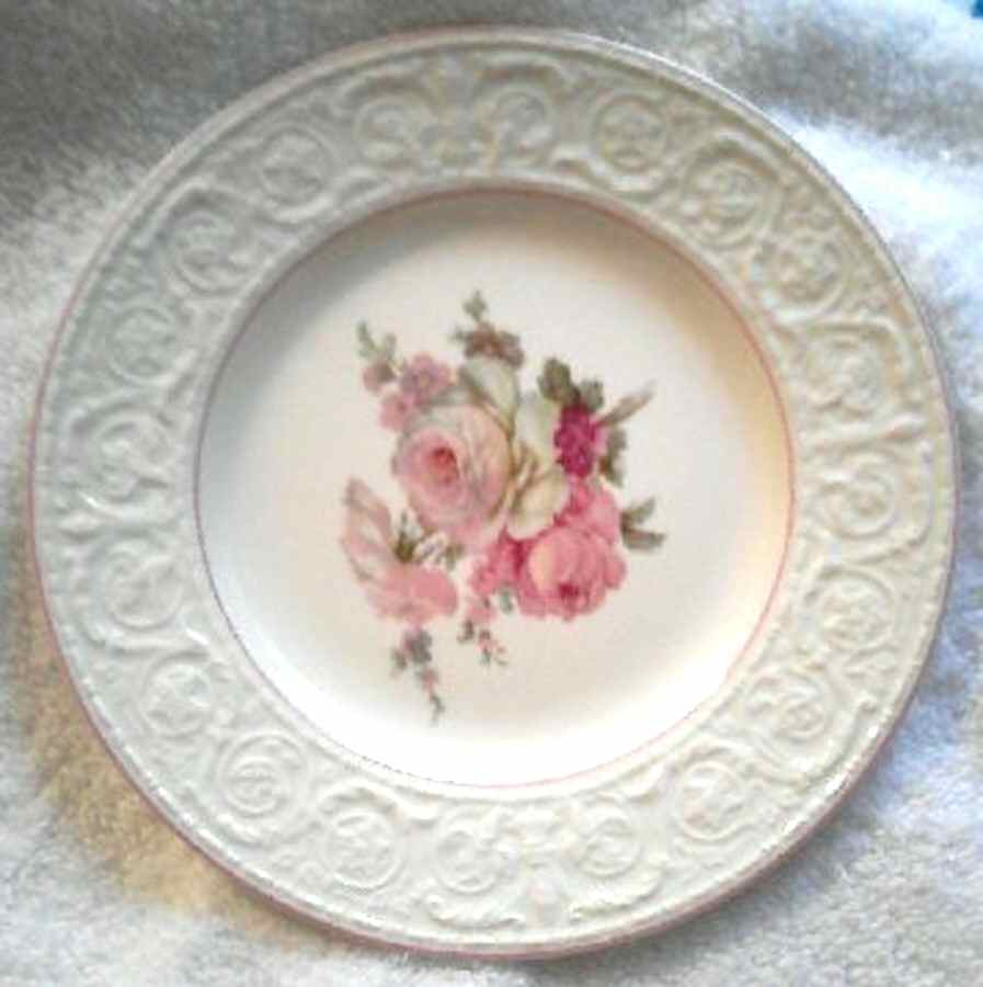 RWO7 Dinner Plate by Royal Crown (England)-1