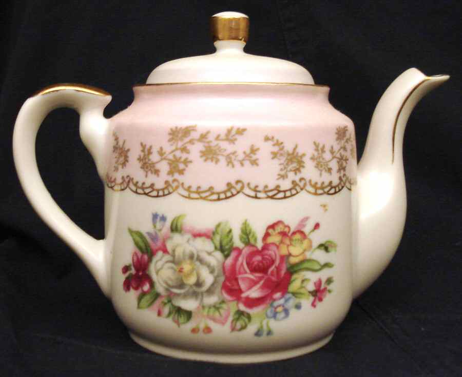 44-068 Teapot & Lid by Royal Crown (Japan)-1