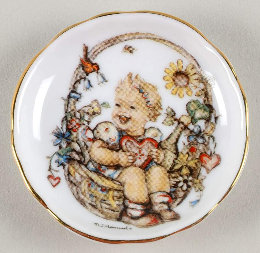 Basket of Gifts 3" Toy Plate by Reutter Porzellan-1