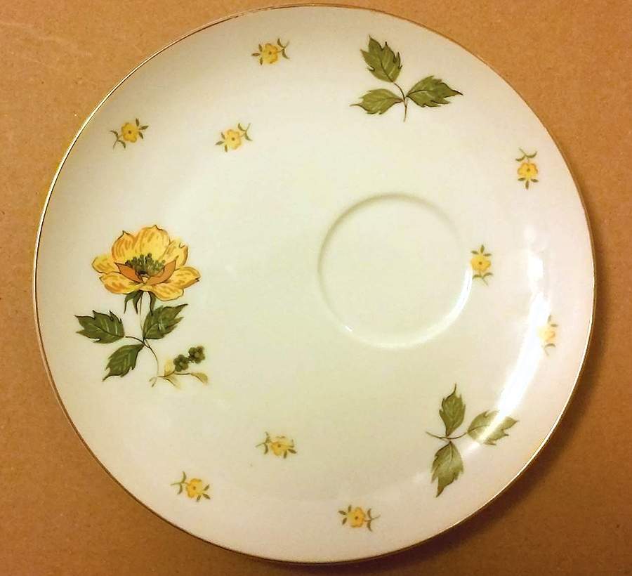 Yellow Poppy Snack Plate by Royal Geoffrey (Japan)-1