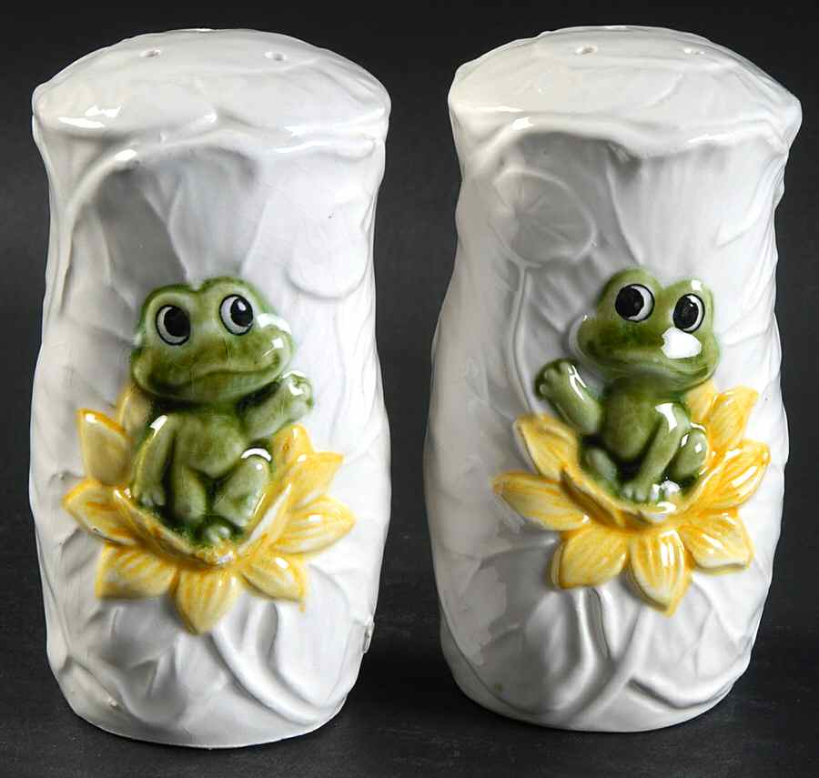 Frog Family Salt & Pepper Set by Sears-1