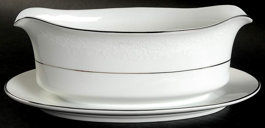 Audrey Gravy Boat with Attached Underplate by Seizan-1