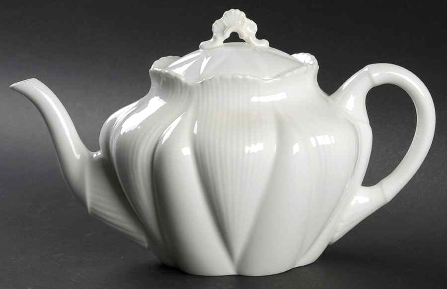 Dainty White (No Trim) Teapot & Lid by Shelley-1
