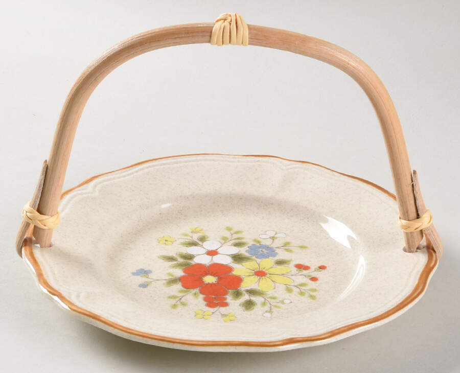 Meadow 5 3/8"-5 5/8" Bamboo Handled Serving Plate  HC by Salem-1