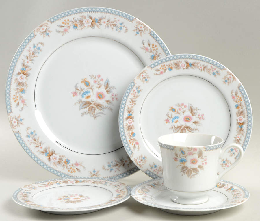 First Lady 5 Piece Place Setting by Society (Japan)-1