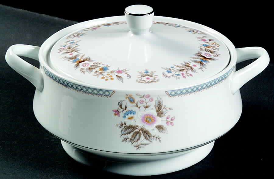 First Lady Round Covered Vegetable by Society (Japan)-1