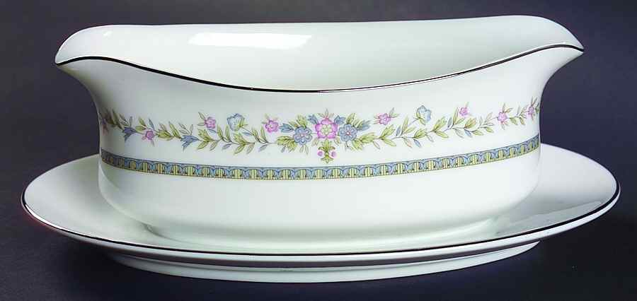 Shelly (Japan) Gravy Boat with Attached Underplate by Society (Japan)-1