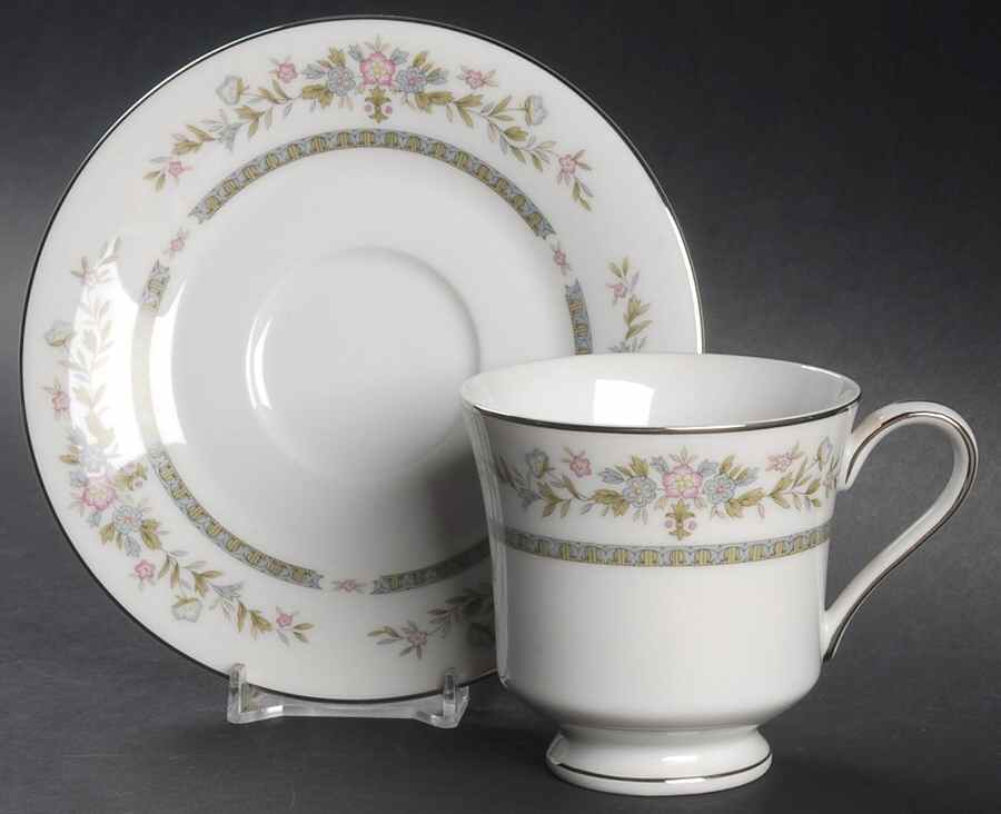 Shelly (Japan) Footed Cup & Saucer Set by Society (Japan)-1