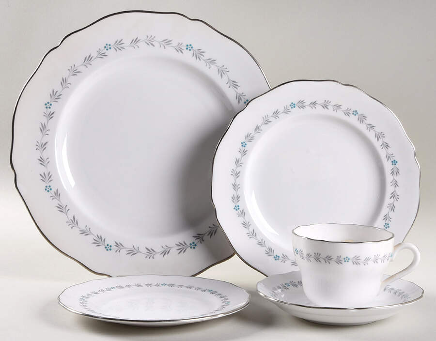 Lyric 5 Piece Place Setting by Spode-1