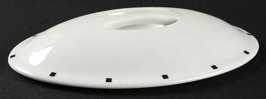 Metropolis Black Lid for 2 Quart Oval Covered Casserole by Sasaki-1