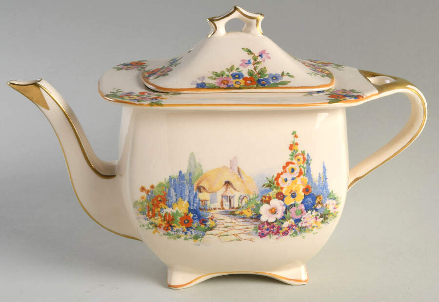 Old England Gardens Teapot & Lid by Swinnertons-1