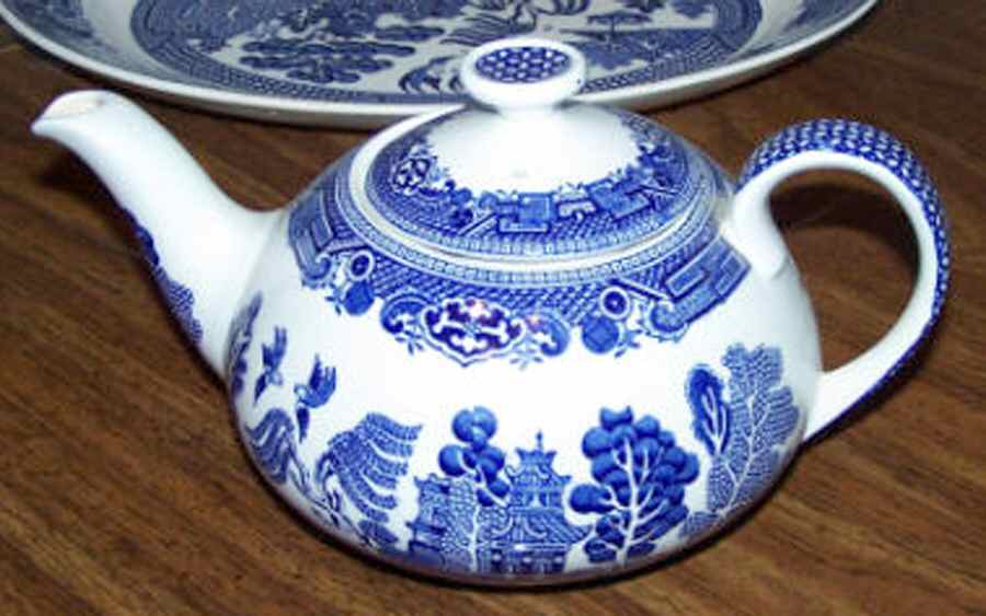 Old Willow Blue Teapot & Lid by Swinnertons-1