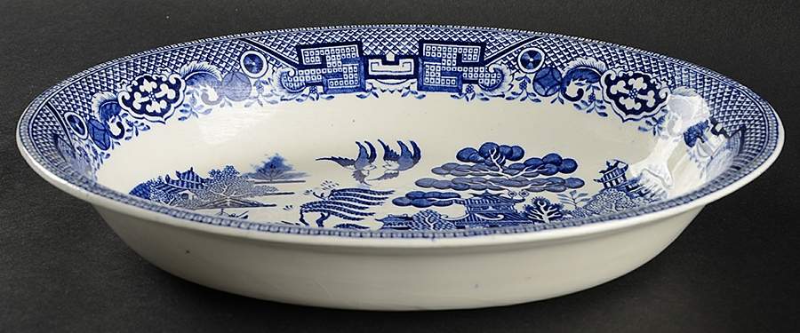 Old Willow Blue 10" Oval Vegetable Bowl by Swinnertons-1