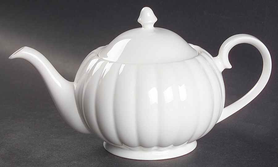 White Flute Mini Teapot & Lid by Susie Cooper-1