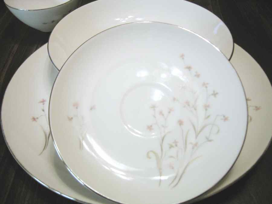 SAJ4 Saucer by Saji-1