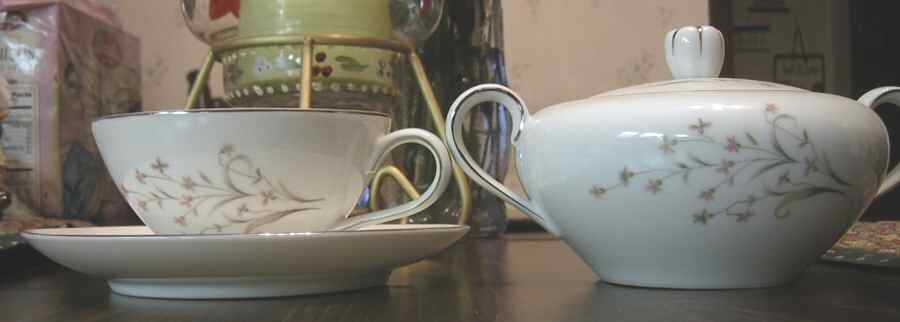 SAJ4 Flat Cup & Saucer Set by Saji-1