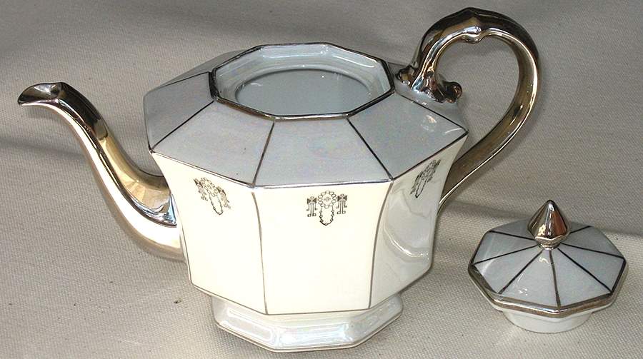 Colonial Teapot & Lid by Silverite (Bavaria)-1