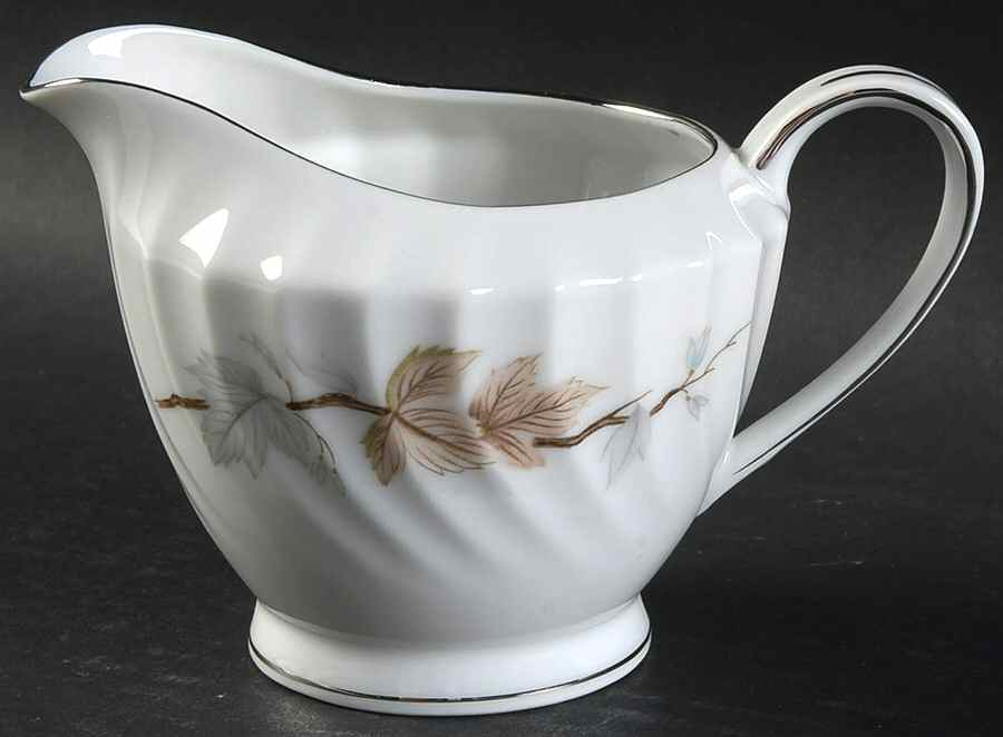 Avalon Creamer by Saji-1
