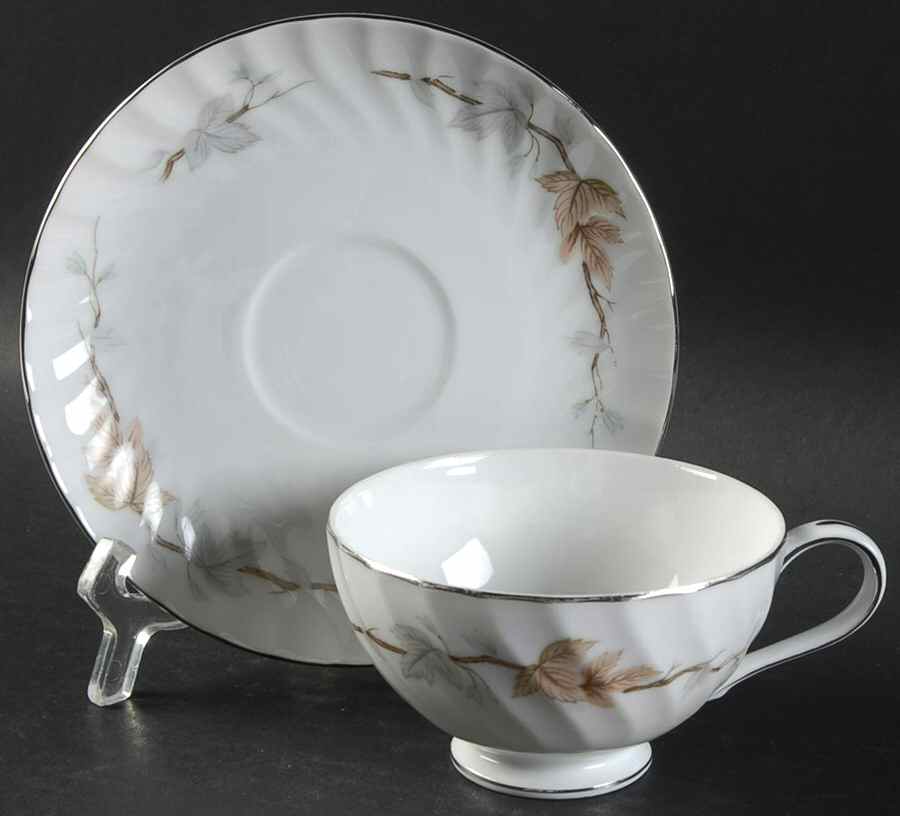 Avalon Footed Cup & Saucer Set by Saji-1
