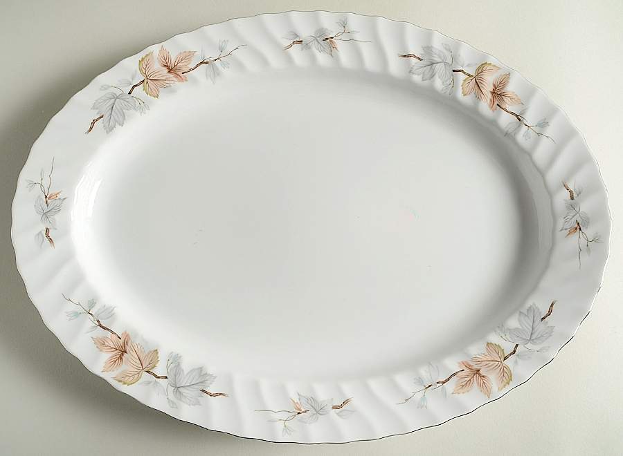 Avalon 16" Oval Serving Platter by Saji-1