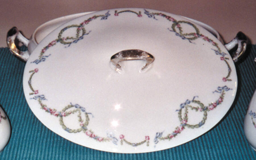 3328 Lid for Oval Vegetable by Hermann Ohme-1