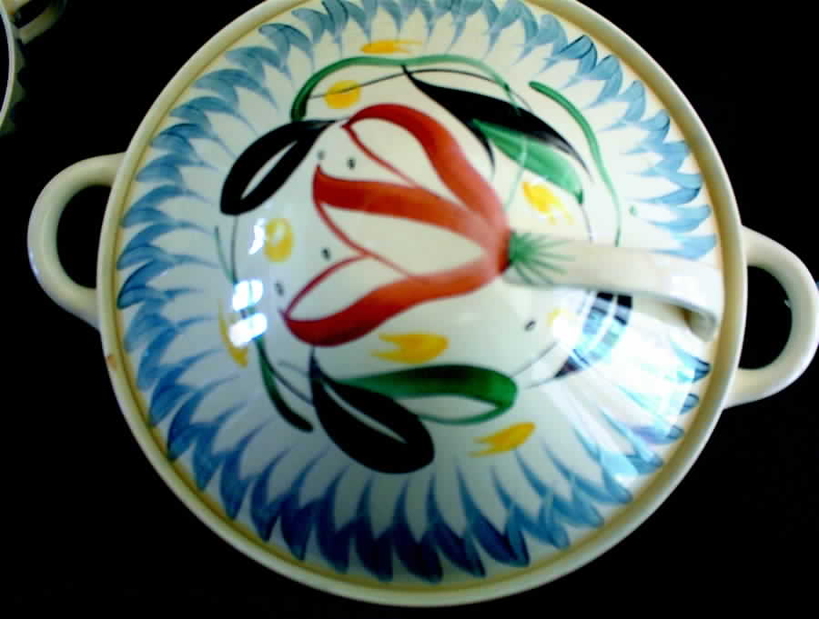 Tulip In Pompadour Round Covered Vegetable by Susie Cooper-1