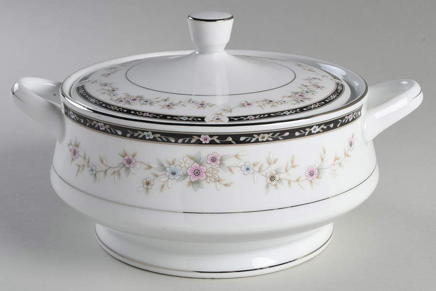Camille Round Covered Vegetable by Society (Japan)-1