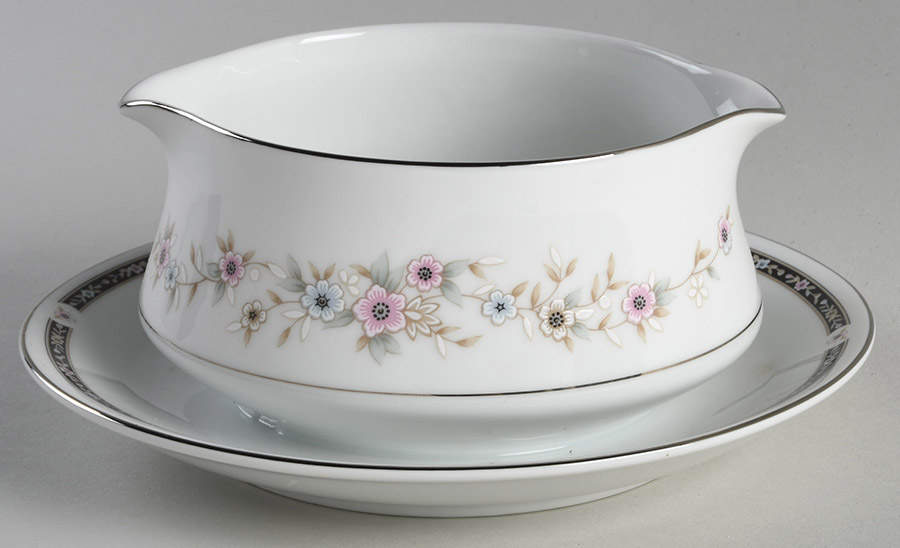 Camille Gravy Boat with Attached Underplate by Society (Japan)-1