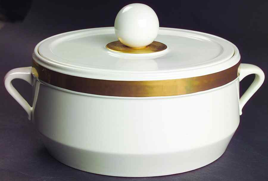 SOZ1 Round Covered Vegetable by Ernest Sohn Creation-1