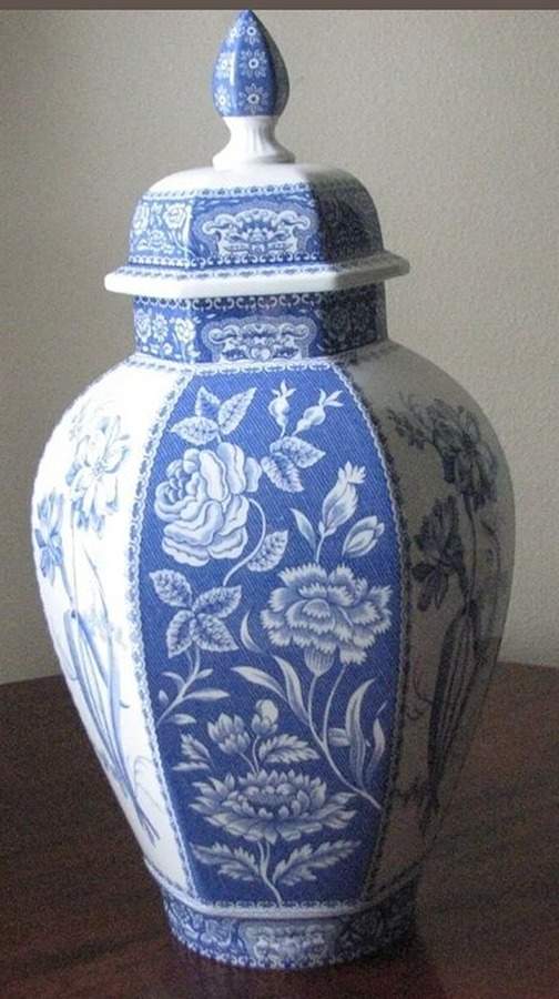Signature Collection Hexagonal Vase with Lid by Spode-1