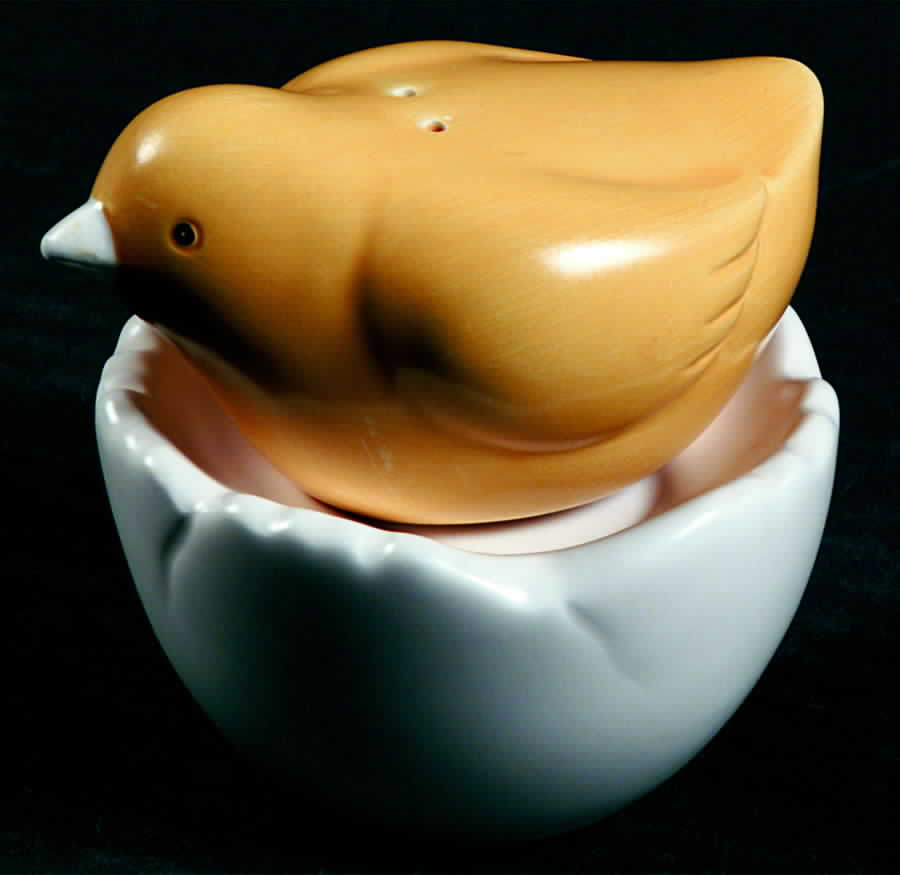 Henny Penny Figural Salt & Pepper Set by Sakura-1