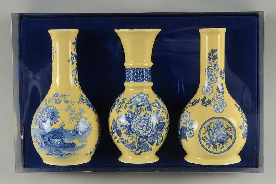 Blue Room Garden Collection (Yellow Background) (Set of 3 Moti)f 5" Vase by Spode-1