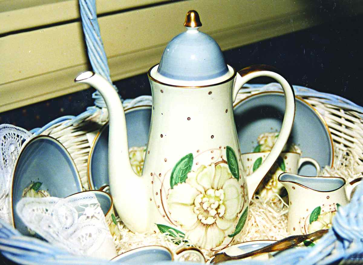 Gardenia Blue Coffee Pot & Lid by Susie Cooper-1