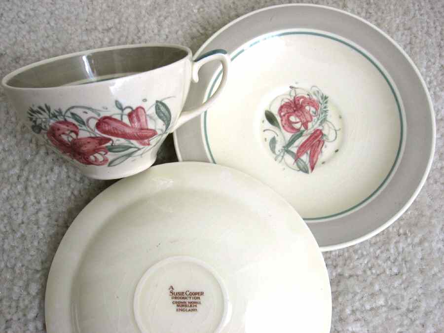 Tigerlily Gray Flat Cup & Saucer Set by Susie Cooper-1
