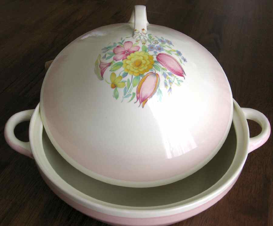 Swansea Spray Pink Tureen &  Lid by Susie Cooper-1