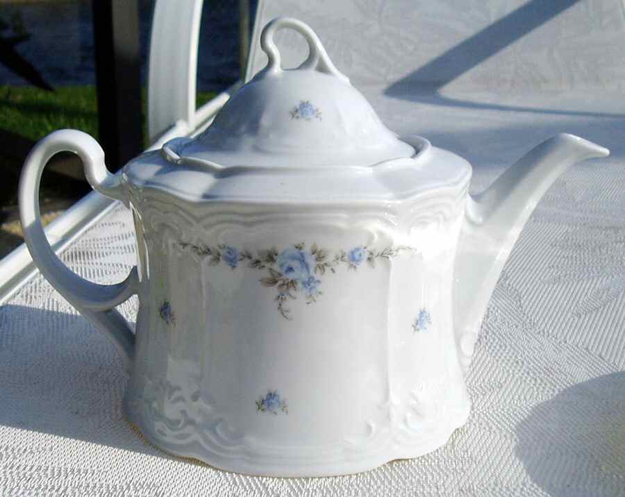 SLT354 Teapot & Lid by Seltmann-1