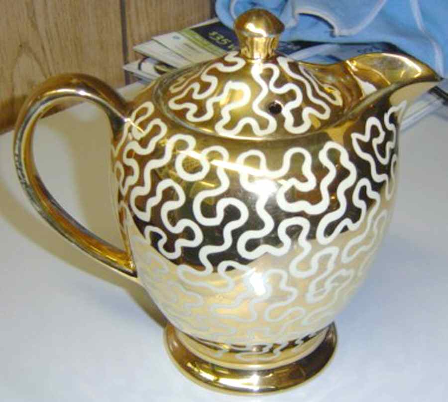 1607 Coffee Pot & Lid by Sadler-1