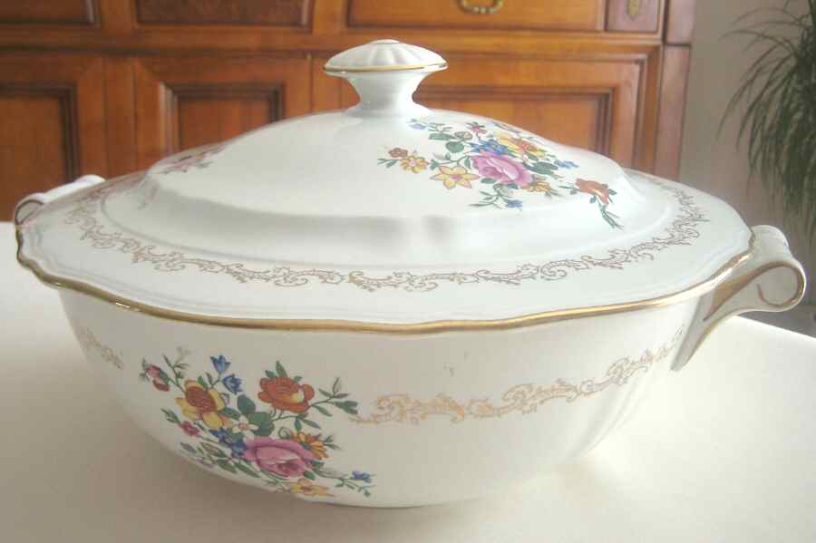 1081 Round Covered Vegetable by Societe Amandinoise-1