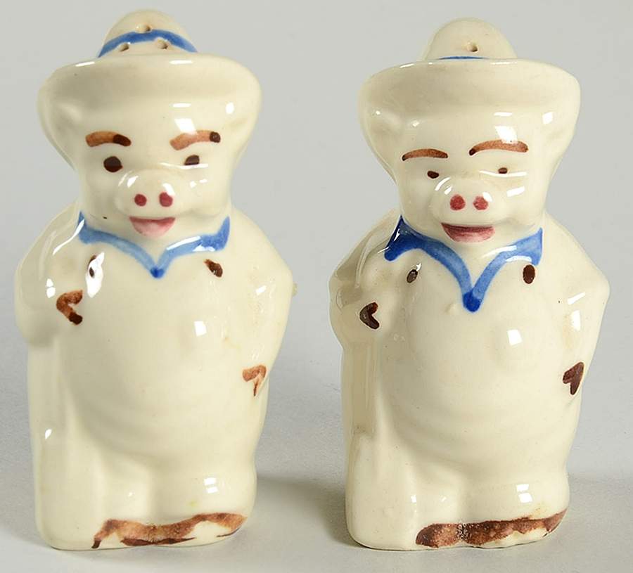 Farmer Pig Individual Figural Salt and Pepper Set by Shawnee-1