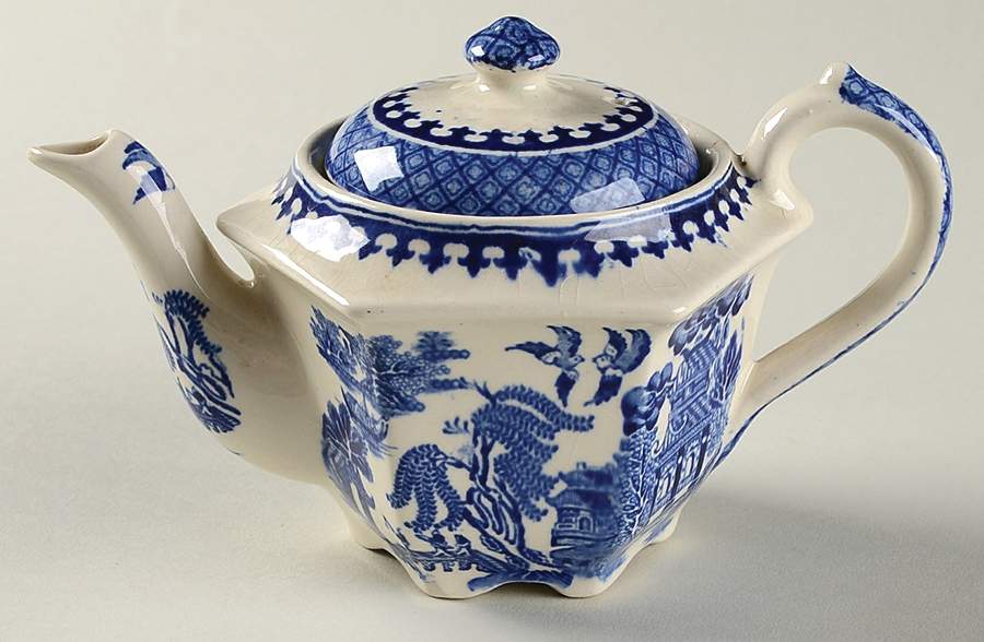 Blue Willow (Multisided) Individual Teapot & Lid by Sadler-1