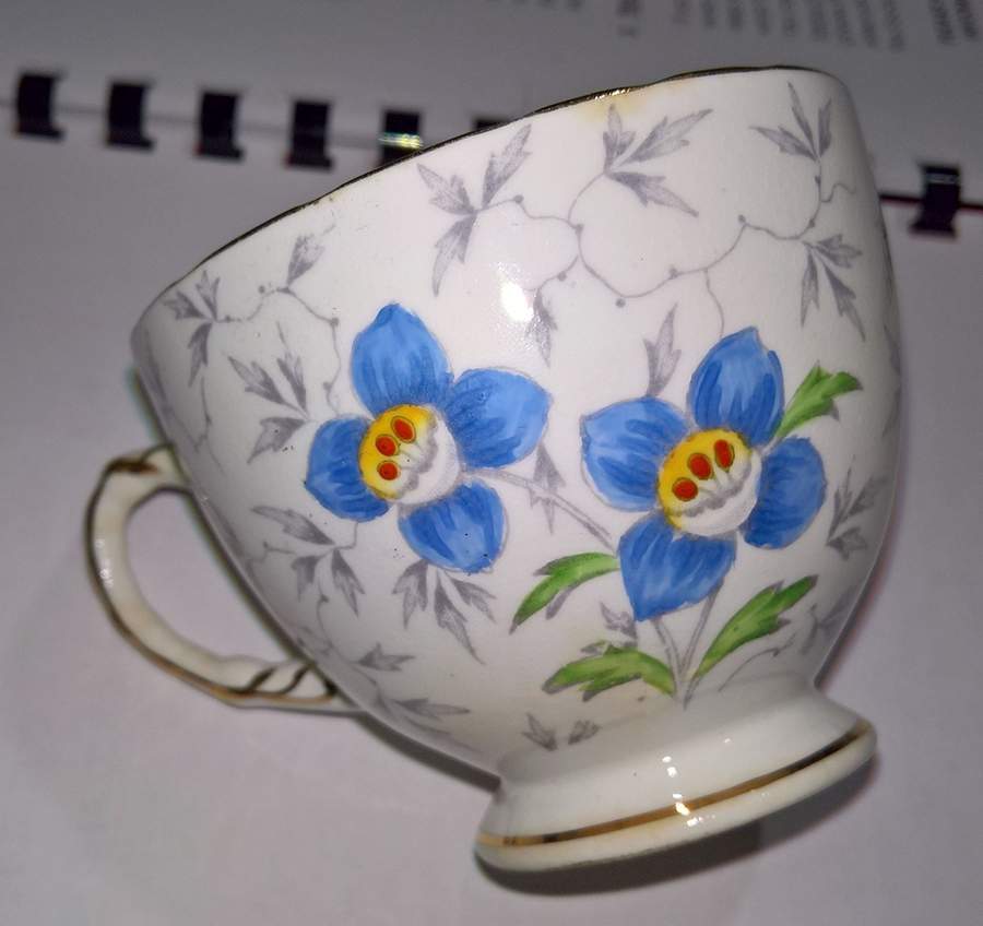 SUT84 Footed Cup by Sutherland-1