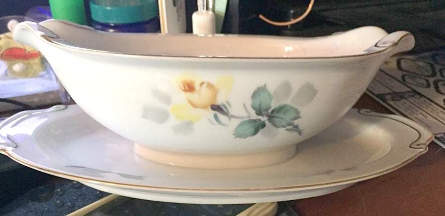 SWO8 Gravy Boat with Attached Underplate by Showa-1