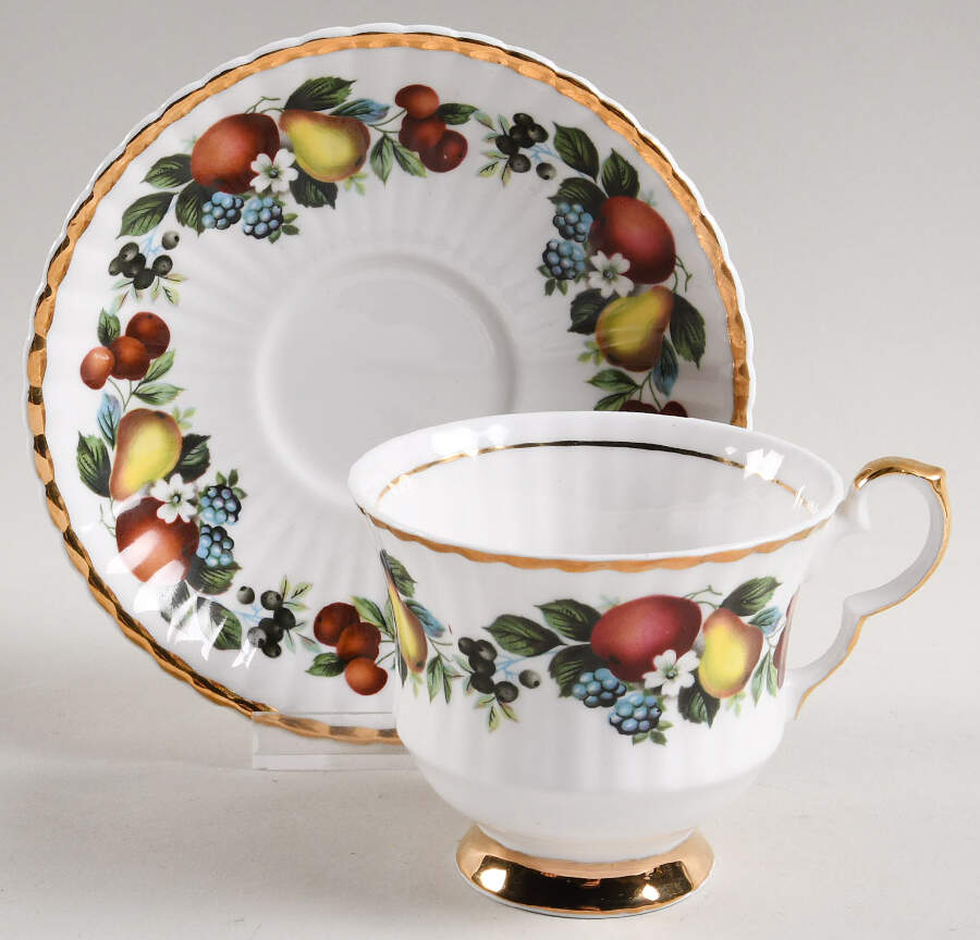 SRD4 Footed Cup & Saucer Set by Sheriden (England)-1