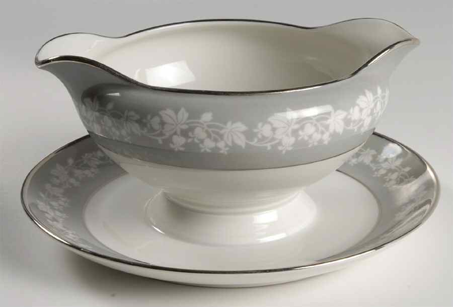 Mayflower Gravy Boat with Attached Underplate by Tirschenreuth-1