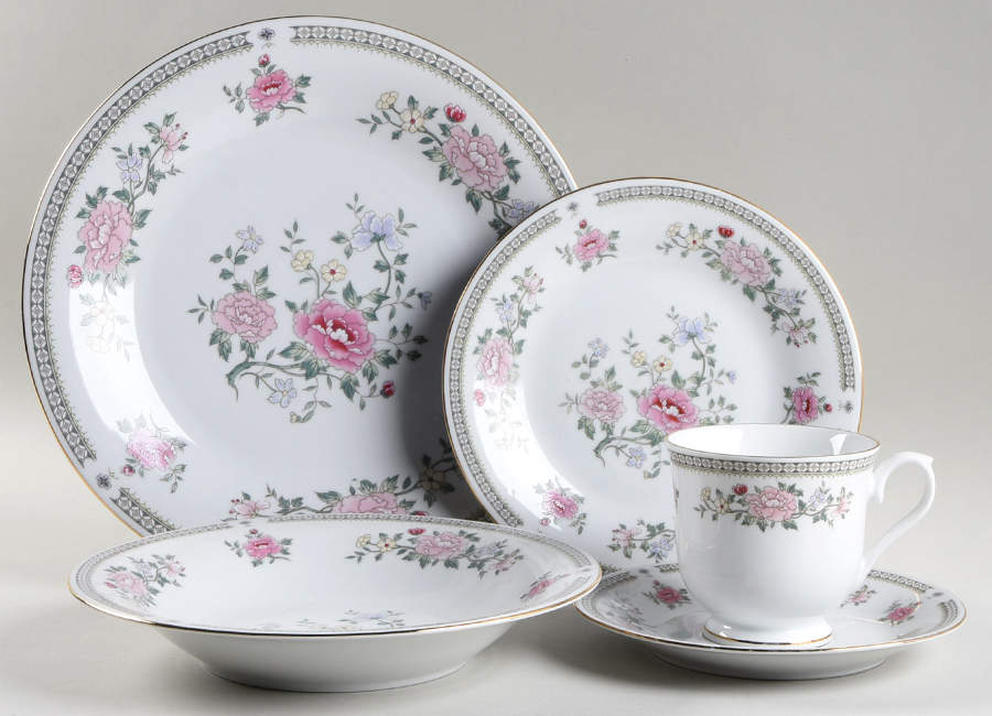 1560 (China) 5 Piece Place Setting by Trisa-1