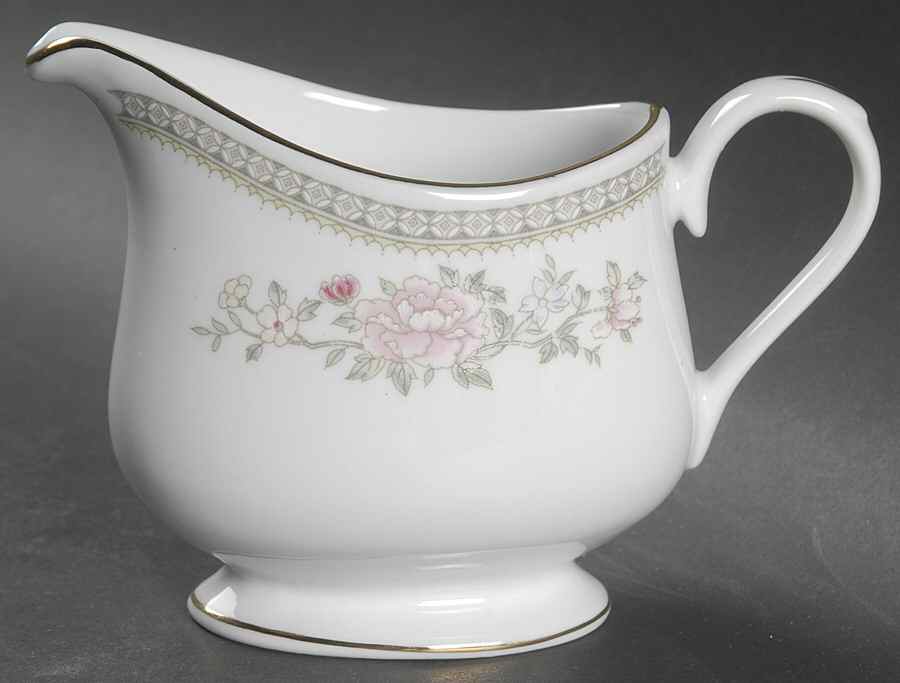 1560 (China) Creamer by Trisa-1